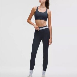 Fast and Free High-Rise Tight 28"
5 Pocket size 4